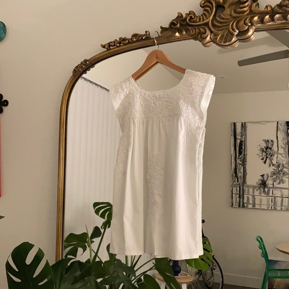 Rare Mi Golondrina white on white Flores top — NWOT handmade. Make me an offer!